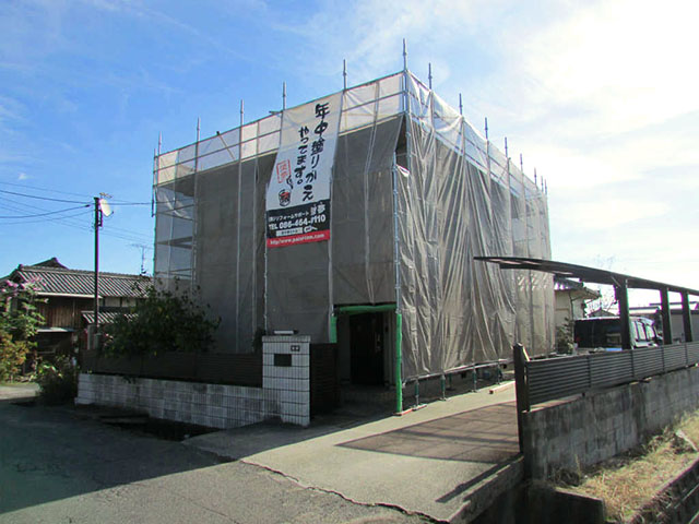 岡山市北区　M様邸　屋根・外壁塗装施工事例・施工中