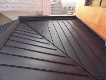 屋根のガルバリウム鋼板張り替え完成
