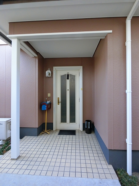 玄関まわり　塗装完成