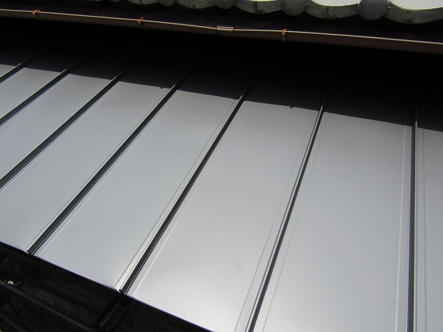 ガルバリウム鋼板の屋根の葺き替え完成