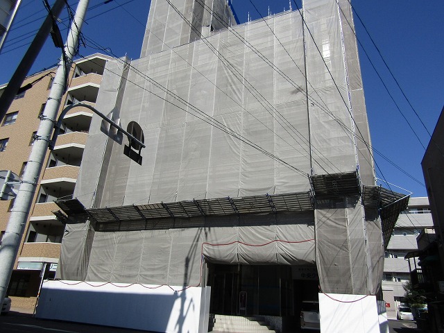岡山市駅前のビル外壁工事