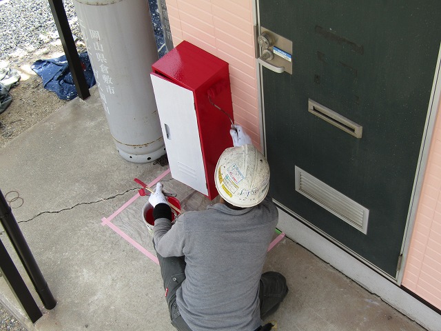 消火栓ボックスの塗装