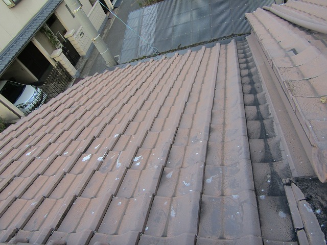 葺き替え工事前の屋根