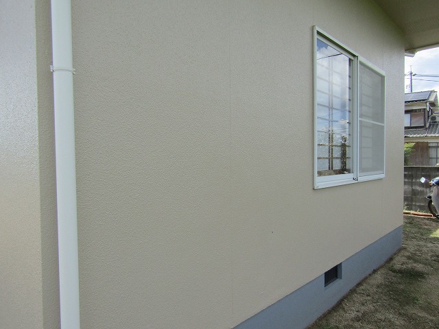 外壁アウトレット塗料　クリーム色