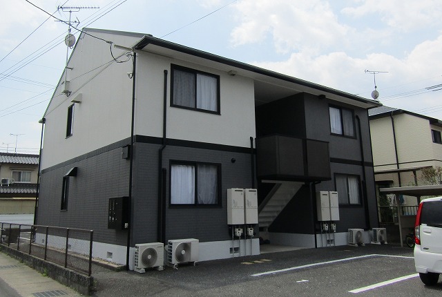 総社市のアパート完成の全景