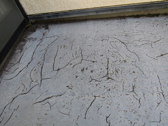 施工前のバルコニー床