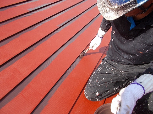 屋根の上塗り塗装１回目