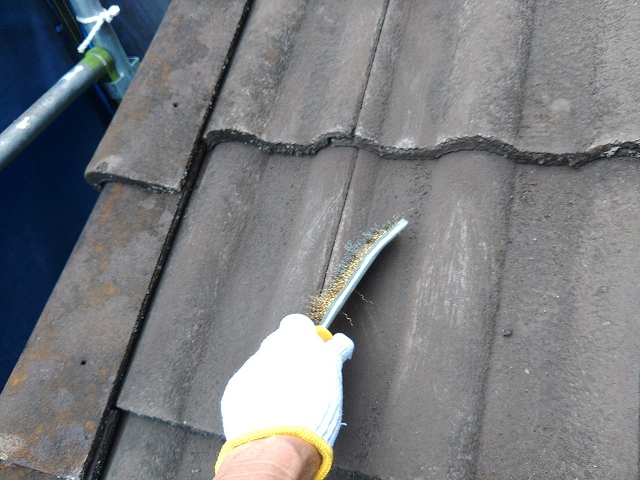 屋根のケレン作業