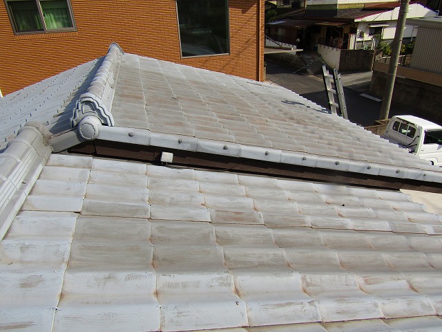 カバー工法工事　施工前の屋根