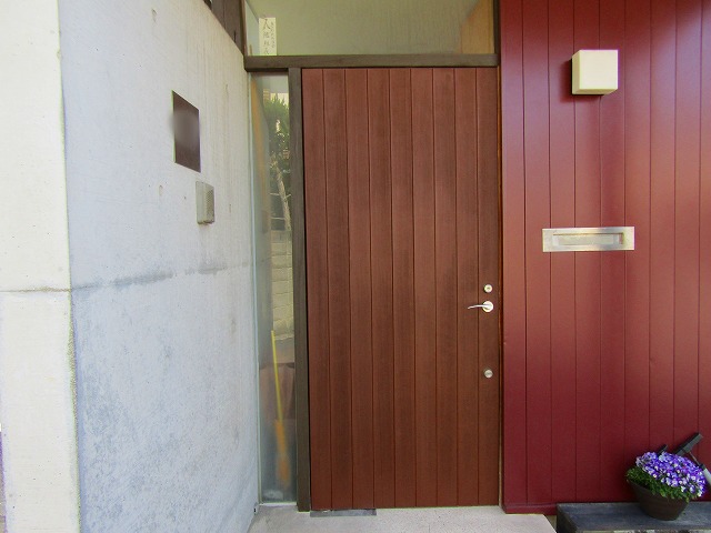 玄関ドアの塗装完成