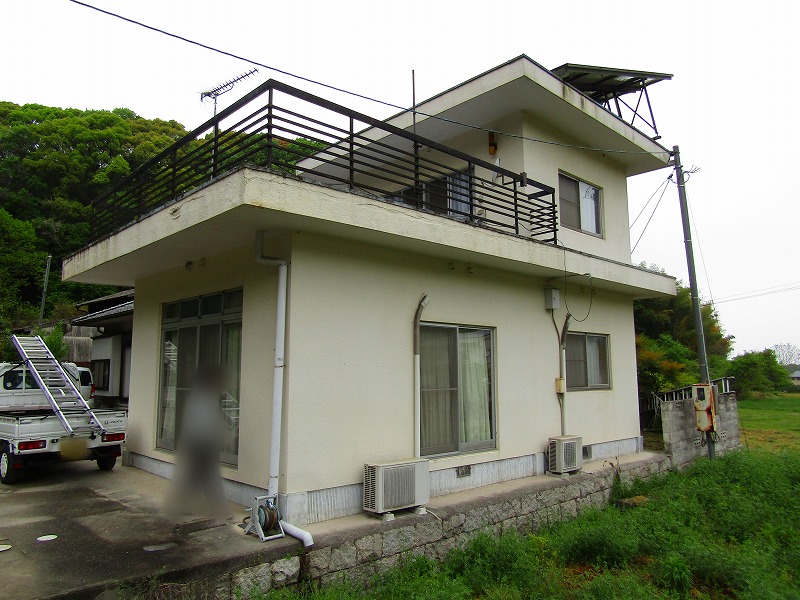 塗装板金工事前の全景