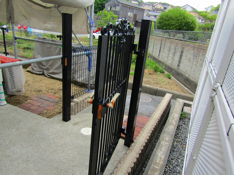 門の塗装