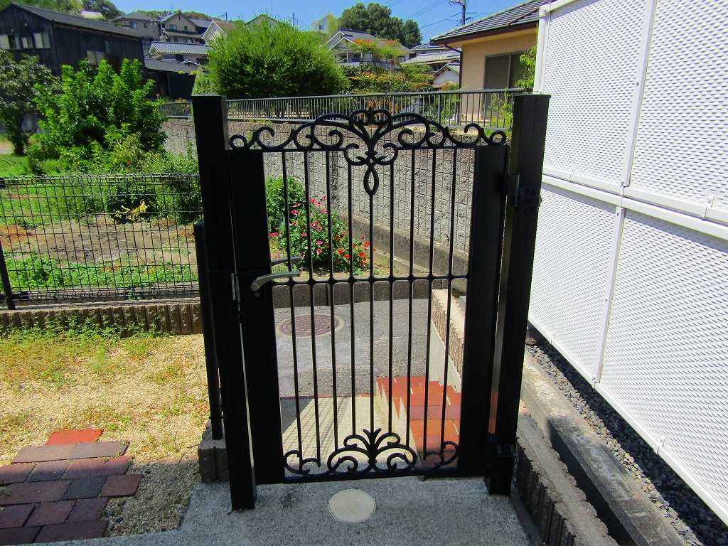 門の塗装