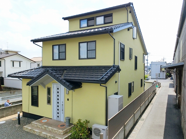 お客様アンケートを書いてくださったお客様のお家の塗装工事完成の全景