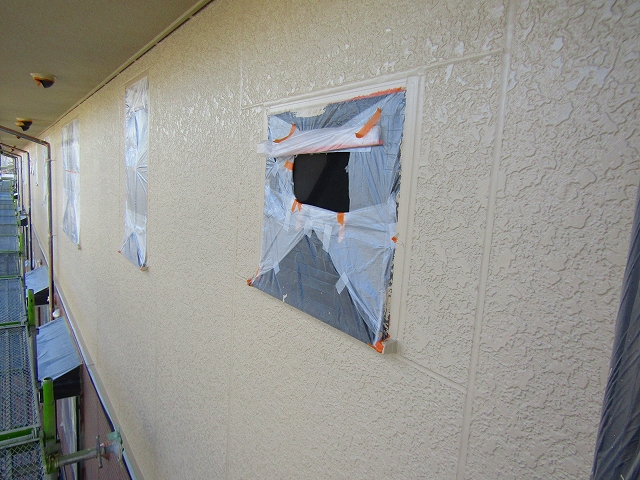 倉敷市のアパート塗装工事中の現場の外壁