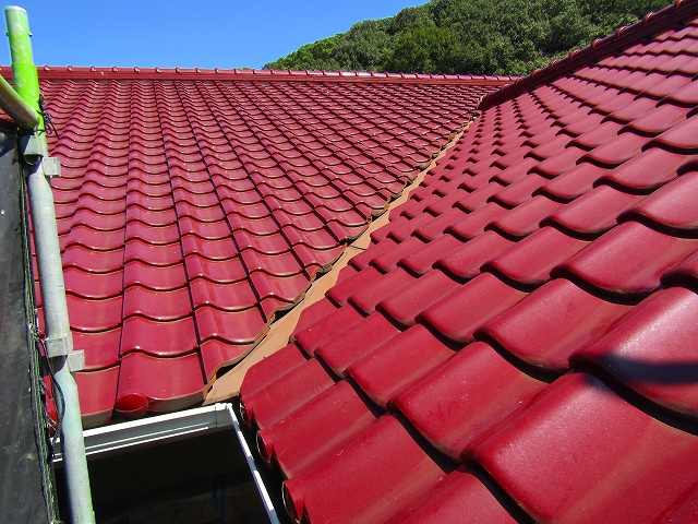 屋根は陶器瓦でした