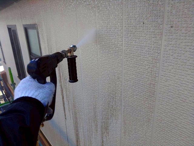 外壁の高圧洗浄