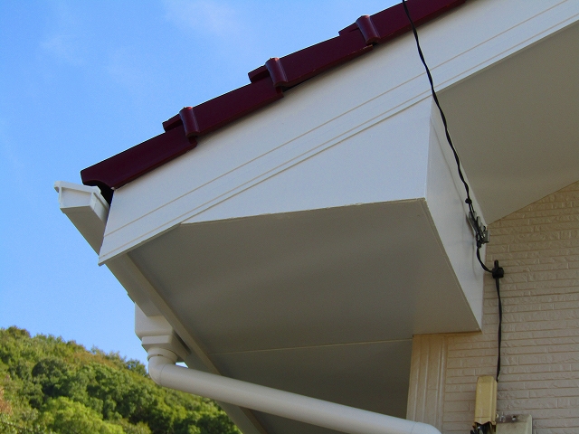 補修した破風完成