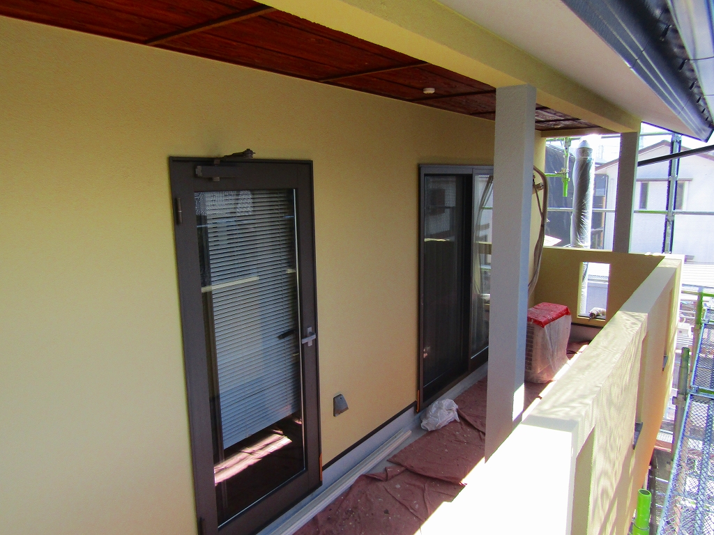 外壁トップコートを塗装