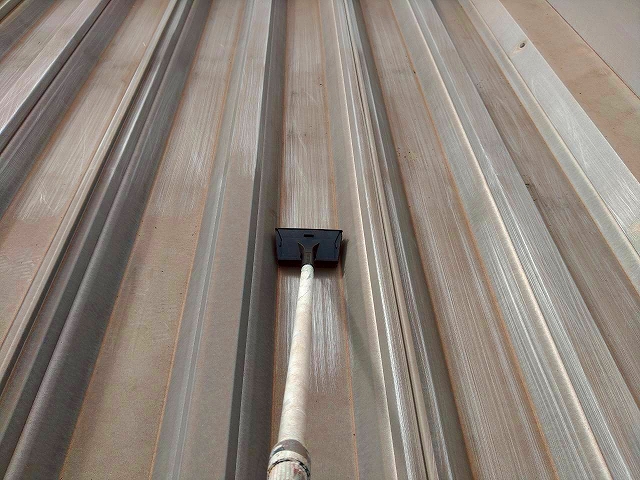 屋根のケレン作業