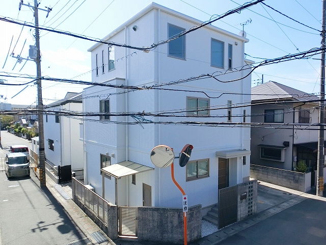 岡山市中区　3階建て住宅塗装施工後