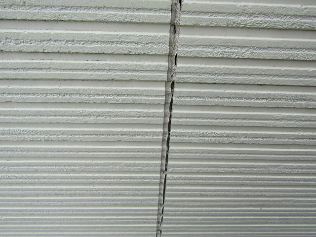 コーキングは劣化により硬くなり切れていた