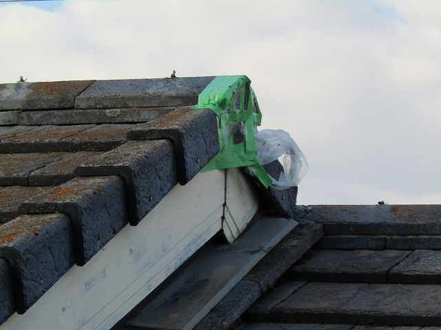 屋根の棟部分の破損