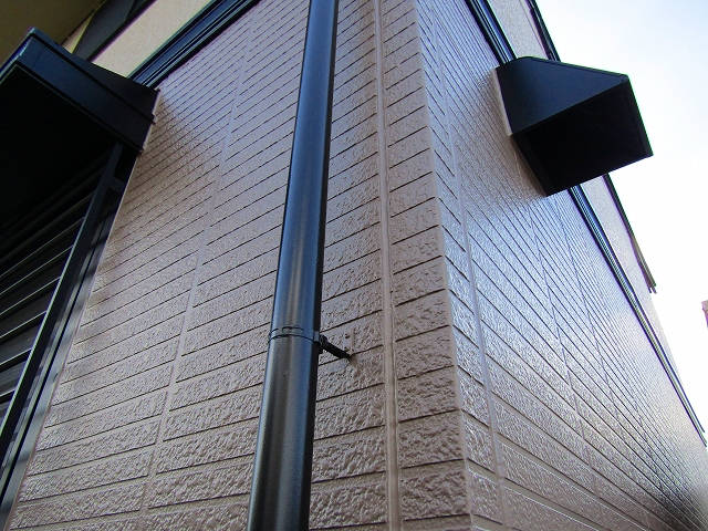 樋などのパーツは黒でメリハリがあります