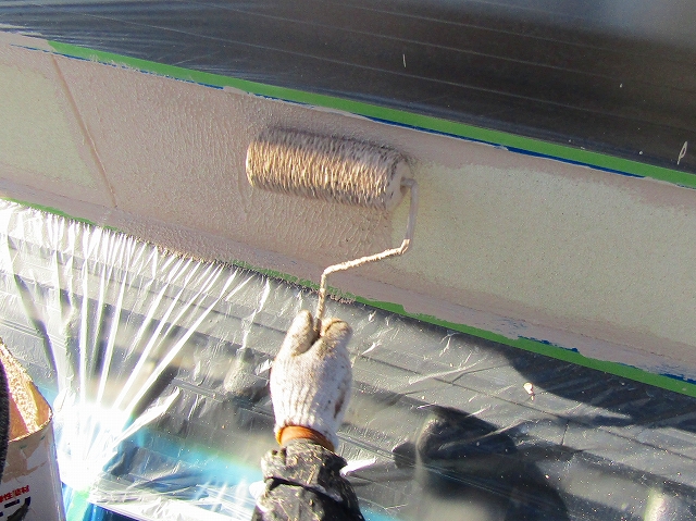 マスチックローラーで塗装