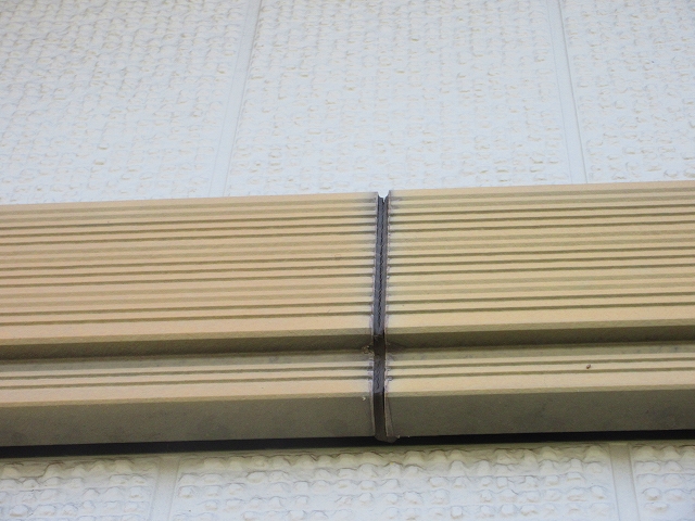 胴差のコーキングが割れている