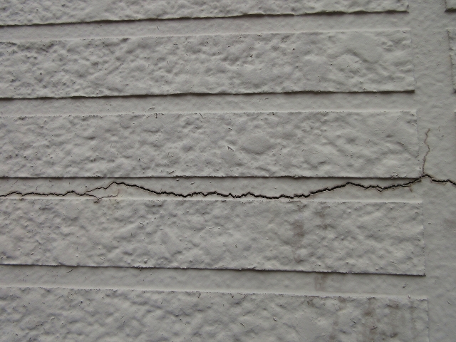 外壁のひび割れ