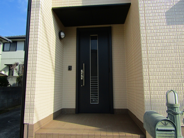 玄関ドアの塗装完成