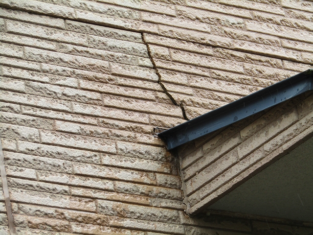 サイディング外壁のクラック