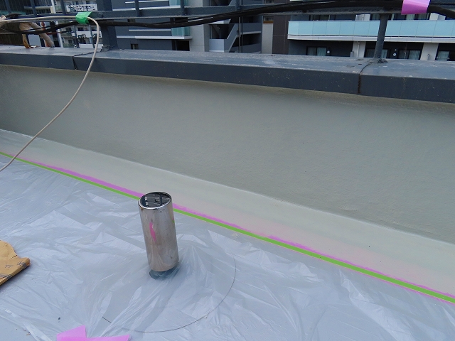 立ち上がり部分のウレタン防水とシート防水の脱気筒