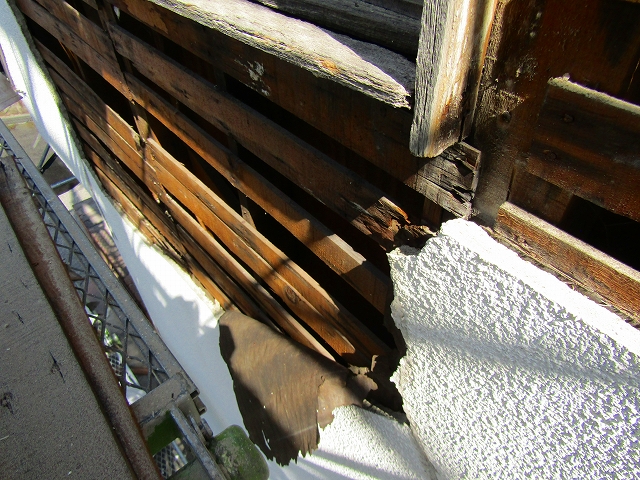 外壁(モルタル)を撤去