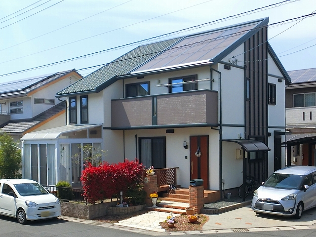 くすみカラーを取り入れた外壁