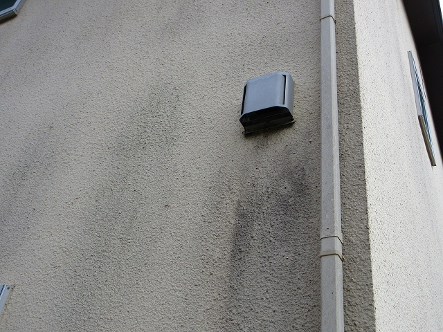 外壁塗装前、油汚れ