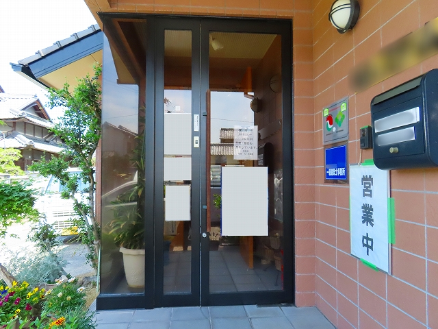 事務所玄関ドアの塗装完成