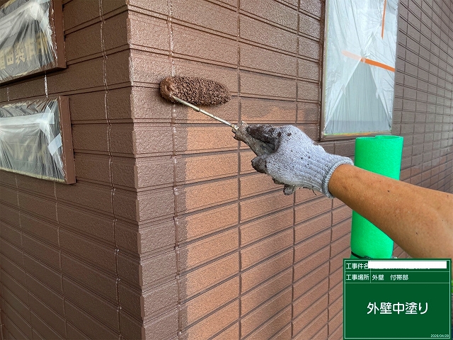 外壁の中塗り